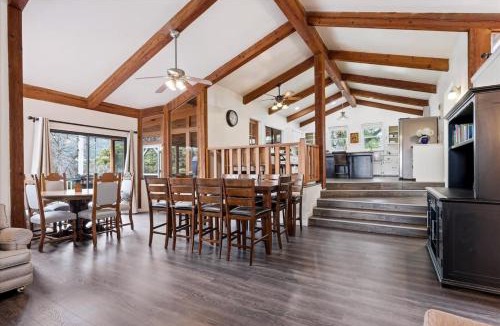 Yosemite Forks House | Fun Getaway with Golf HotTub Volleyball and more