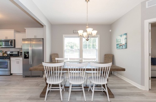 South Haven House | Fun Haven sleeps 12. All season pool and hot tub. Walk to beach. Pet friendly.