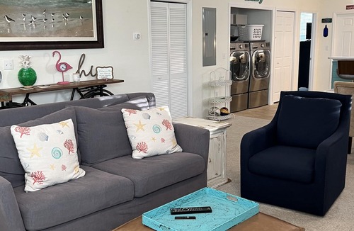 Tarpon Springs House | Fun location, walking distance to docks, new pickleball courts, near by beaches