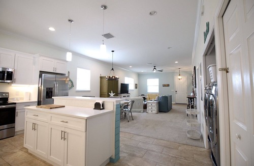 Tarpon Springs House | Fun location, walking distance to docks, new pickleball courts, near by beaches