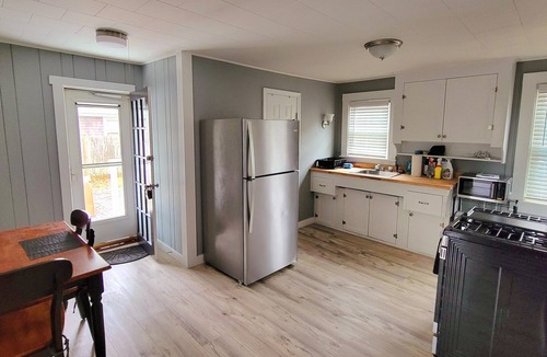 Wareham Center House | Fun Newly Renovated Bungalow