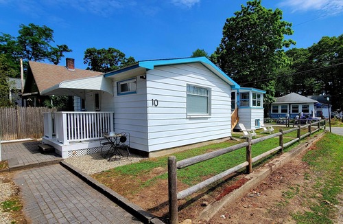 Wareham Center House | Fun Newly Renovated Bungalow