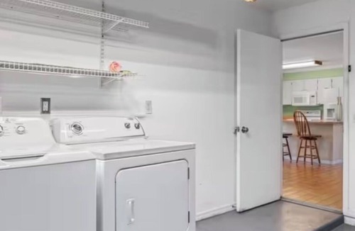 Pelican House | FUN Pristine Pool, Pet,Kids ,Sleeps 7and FastWIFI-7day min 5 min Water Park