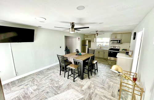 Melbourne House | Fun & Relax Home-Melbourne 6 Bed/2Bath 10 Sleeps