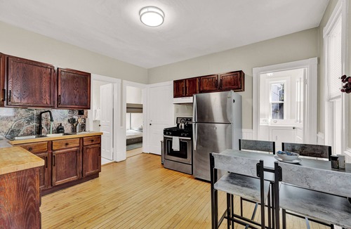 Lower East Side House | Fun, style & comfort Eastside downtown 4 bedroom townhome near attractions