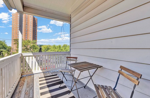 Lower East Side House | Fun, style & comfort Eastside downtown 4 bedroom townhome near attractions