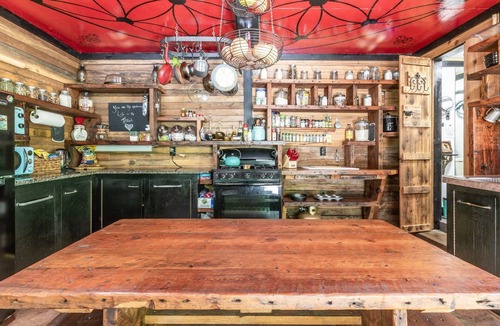 Woodstock House | Fun & Unique Rustic Hut in Red Top Mountain State Park |Outdoor Tub/Shower |Garden, Fire Pit & Creek