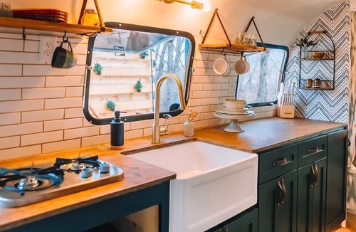 Laurelville Apartment | Fun Vintage Airstream with Heat, Hot Tub, and View