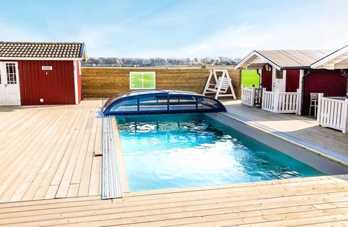 Morup Apartment | Functionally furnished domicile, on a divided plot, with pool and barbecue.