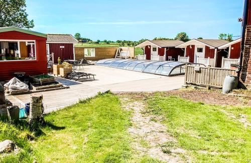 Morup Apartment | Functionally furnished domicile, on a divided plot, with pool and barbecue.