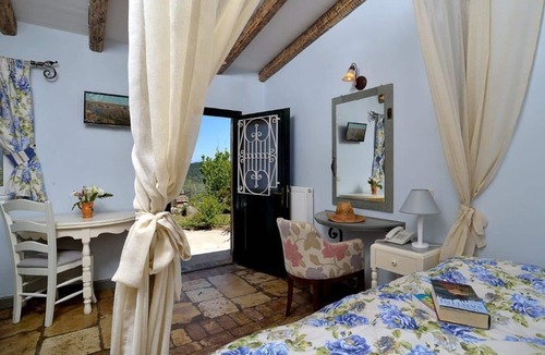 Paleokastritsa Hotel | Fundana Villas