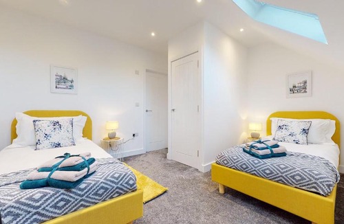Rochester East Ward Apartment | Funky 2 Bed (split level) Apartment in the Heart of Historic Rochester