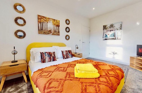 Rochester East Ward Apartment | Funky 2 Bed (split level) Apartment in the Heart of Historic Rochester