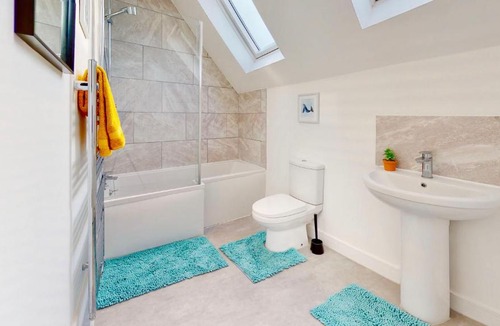 Rochester East Ward Apartment | Funky 2 Bed (split level) Apartment in the Heart of Historic Rochester