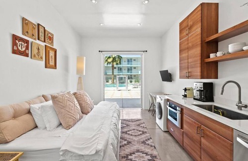 Roosevelt Apartment | Funky Pool Side Cabana in DTPHX