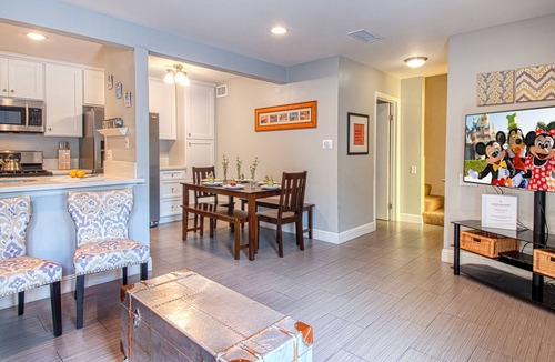 Hermosa Village Condo | Funtierland + Maleficent's Retreat + Walk to Disney + 3 Pools + Netflix