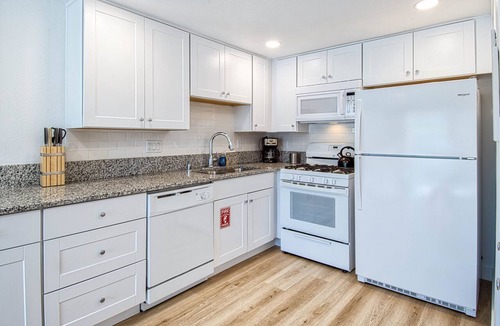 Hermosa Village Condo | Funtierland + Suite Escapes 6 (new location!) + Walk to Disneyland + 3 Pools