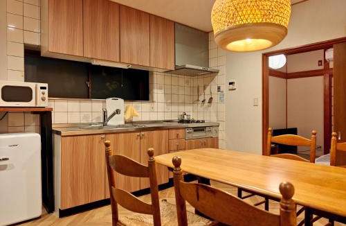 Fukushima Villa | Funyado,Spacious 5BR Home,2 Bathrooms,3 Toilets,Private Garage,Direct KIX,Near USJ,Umeda & Foodie Hub