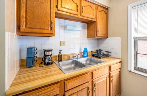 Oakwood Apartment | Fur-Friendly Flat – 1BR Ground Flr Stay in Dayton