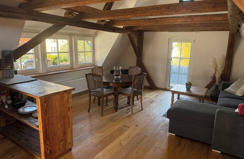 Winkelhaid Apartment | Furnished 2-level apartment approx. 50 m² with balcony, parking space & separate entrance