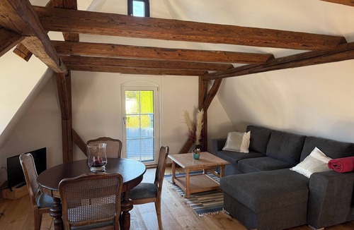 Winkelhaid Apartment | Furnished 2-level apartment approx. 50 m² with balcony, parking space & separate entrance