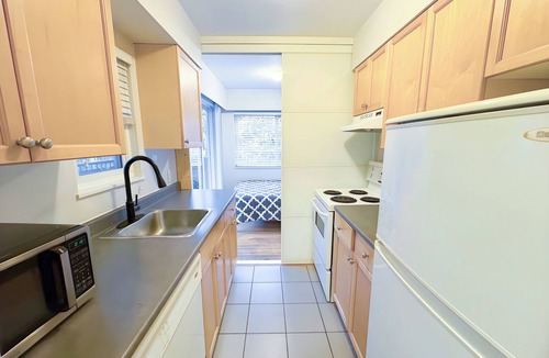 Kitsilano Apartment | FURNISHED-Available July 1st -Pet Friendly 2 Bedroom@1985 W 8th Ave
