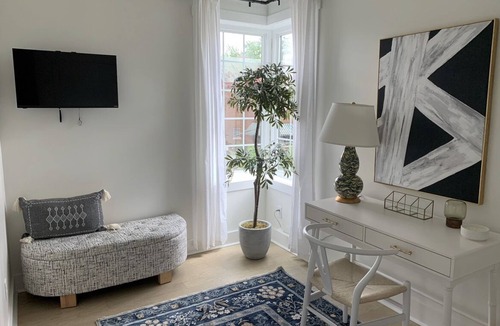 Parkersburg Apartment | Furnished fully renovated Art Deco Apt great for traveling nurses and doctors