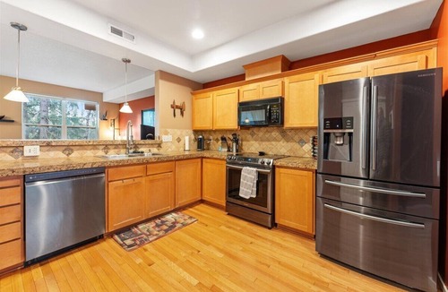 Hillsboro House | Furnished Short-term Townhome in Amberglen of Beaverton