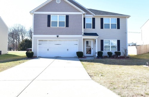 Trinity House | Furniture market, HPU, peaceful family house for vacation or business