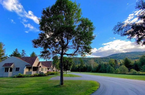 Carroll House | FV50 Pet friendly single level home in Bretton Woods walk to golf course and Mt Washington Hotel