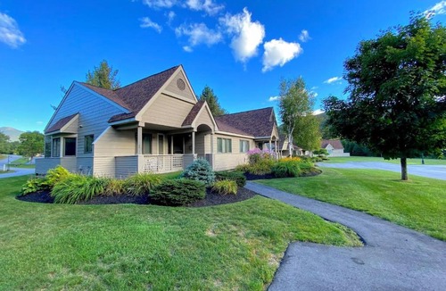 Carroll House | FV50 Pet friendly single level home in Bretton Woods walk to golf course and Mt Washington Hotel