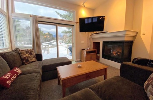Carroll House | FV50 Pet friendly single level home in Bretton Woods walk to golf course and Mt Washington Hotel