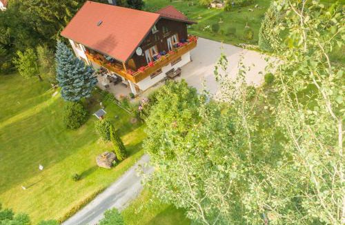 Fischlohe Apartment | Gästehaus Philipp im Herzen des Fichtelgebirges - 5 Ferienwohnungen, großes Grundstück, Wald und Wiese, Wohnung mit privater Sauna, kostenfreie Parkplätze, WLAN