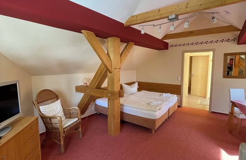 Trebbin House | Gästezimmer mit Bezauberndem Garten und Koi-teich