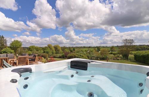 Saint-Germain-de-Clairefeuille House | Gîte charmant avec spa et court de tennis, proche Haras du Pin - FR-1-497-221