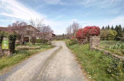 Saint-Medard-en-Forez House | Gîte 65 m² avec cheminée, terrasse et jeux pour enfants - FR-1-496-283
