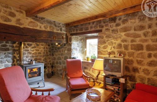 Burdignes House | Gîte Authentique 16e Siècle avec Cheminée Près de Burdignes - FR-1-496-101