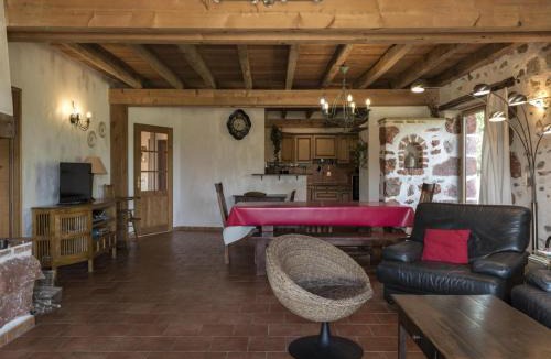 Audes House | Gîte Authentique avec Confort Moderne, Cheminée, Jardin, Jeux pour Enfants, à 13km de Montluçon - FR-1-489-119