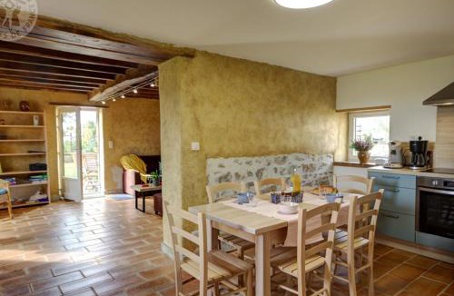Dance House | Gîte Authentique avec Internet Très Haut Débit à Amions-Vézelin - FR-1-496-226