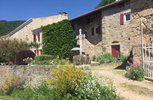 Veranne House | Gîte Authentique avec Wifi et Cheminée à Véranne - FR-1-496-256