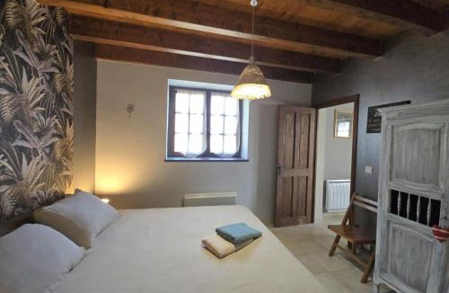 Sainte-Sabine-Born House | Gîte Authentique Calme avec Piscine et Jardin Privé - FR-1-616-474