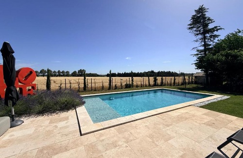 Caderousse House | Gîte BB Chic du Domaine de la Franquette - Piscine Chauffée & SPA