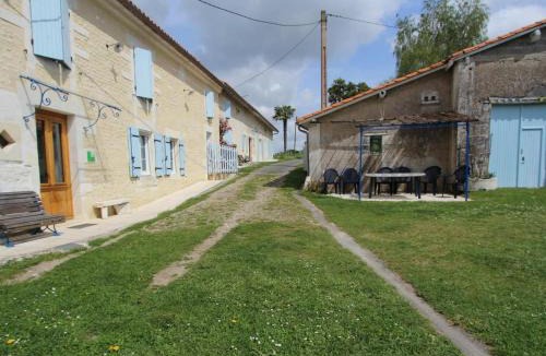 Chalais House | Gîte charentais avec cour privative, baby-équipement, télétravail, vélos, BBQ, animaux acceptés - FR-1-653-170