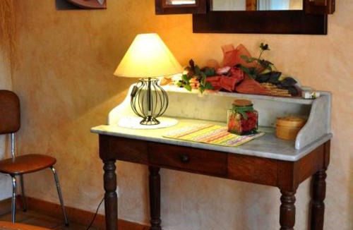 Maringes House | Gîte charmant avec cheminée et jardin clos près de Chazelles-sur-Lyon - FR-1-496-30