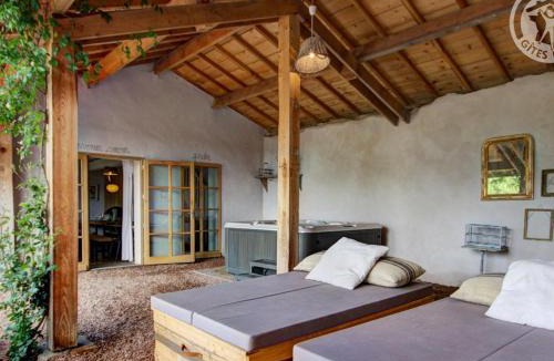 Saint-Germain-Lespinasse House | Gîte cocon avec spa et sauna à Saint-Germain-Lespinasse - FR-1-496-6