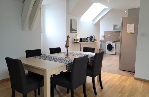 Hauterive House | Gîte confortable avec piscine partagée à Hauterives - FR-1-489-203