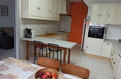 Aouze House | Gîte convivial avec 3 chambres, proche du patrimoine historique, cour et équipements inclus - FR-1-589-38
