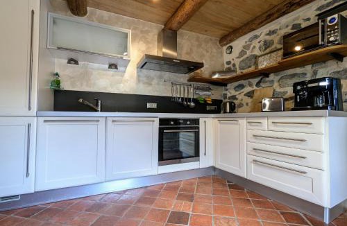 Rosieres House | Gîte d'exception avec spa, jardin paysagé et équipements haut de gamme à Blanlhac - FR-1-582-201
