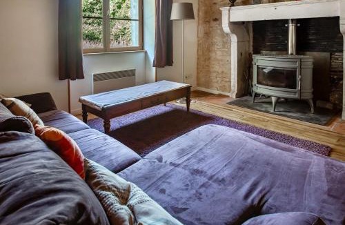 Saint-Sulpice-de-Ruffec House | Gîte De Chez Chenon
