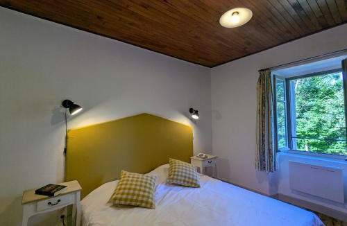 Saint-Arcons-de-Barges House | Gîte de caractère rénové, jusqu'à 10 pers., jardin privé, Haute-Loire - FR-1-582-534
